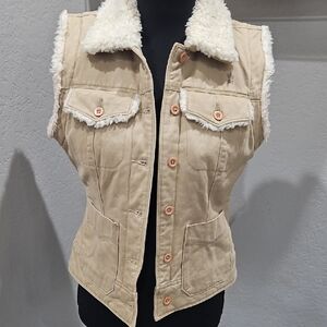 Stylish Beige Sherpa-Lined Vest for Women